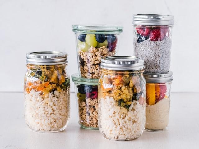 https://cozzo.app/wp-content/uploads/2021/09/Meal-Prepping-many-jars.jpg